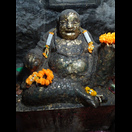 Der Lachende Buddha in einer Höhle auf dem Gelände des Chedi